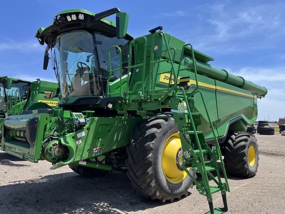 Image of John Deere X9 1100 equipment image 2