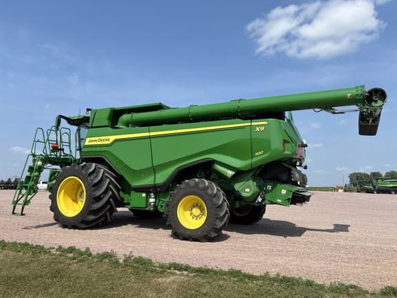 Image of John Deere X9 1100 equipment image 1