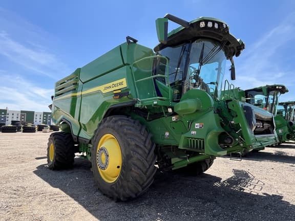 Image of John Deere X9 1100 equipment image 2