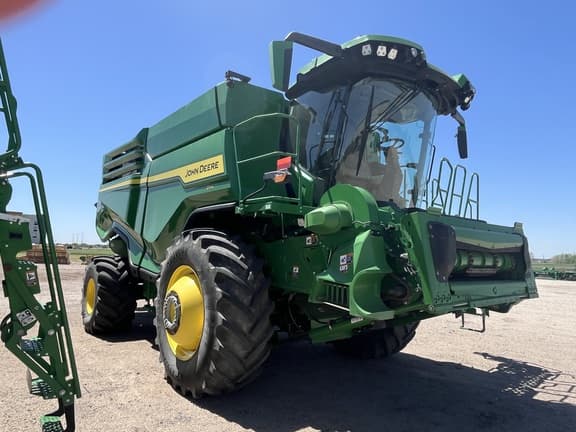 Image of John Deere X9 1100 equipment image 1