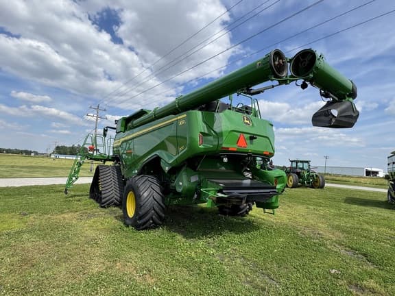 Image of John Deere X9 1100 equipment image 4