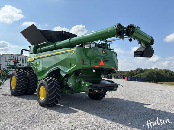 Image of John Deere X9 1100 equipment image 4