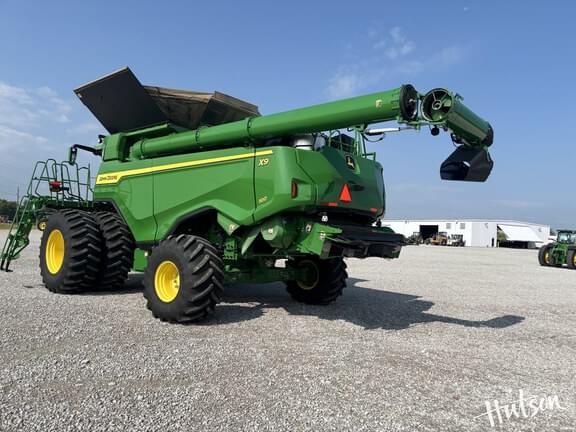 Image of John Deere X9 1100 equipment image 2