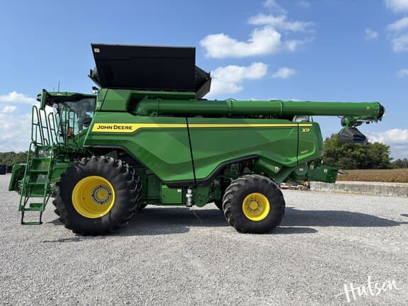Image of John Deere X9 1100 equipment image 3