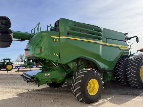 Image of John Deere X9 1100 equipment image 4