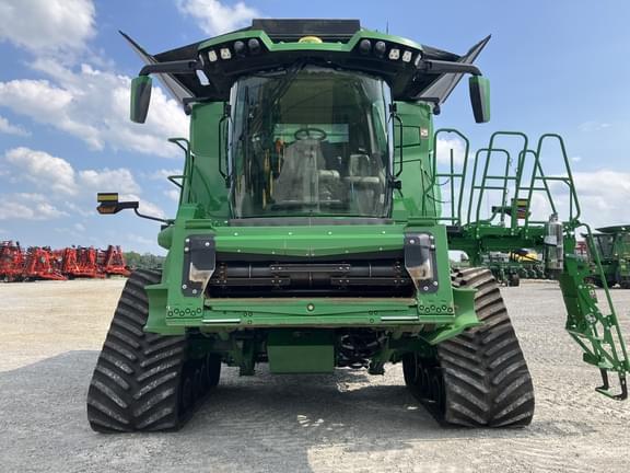 Image of John Deere X9 1100 equipment image 1