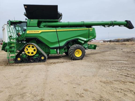 Image of John Deere X9 1100 equipment image 1