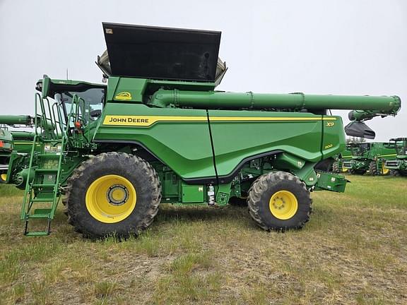 Image of John Deere X9 1100 equipment image 3