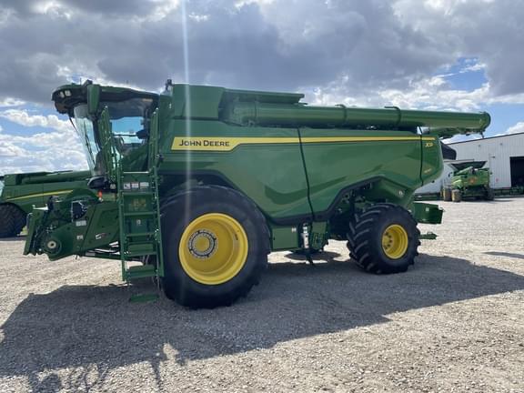 Image of John Deere X9 1100 equipment image 2
