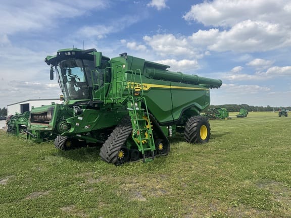 2024 John Deere X9 1100 Equipment Image0