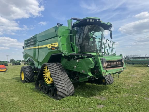 Image of John Deere X9 1100 equipment image 2