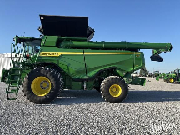 Image of John Deere X9 1100 equipment image 2