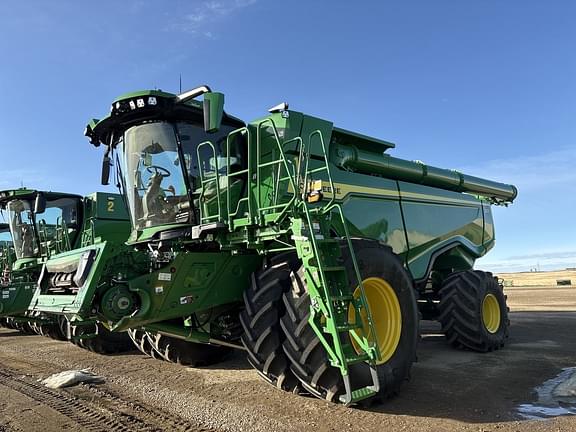 Image of John Deere X9 1100 equipment image 1