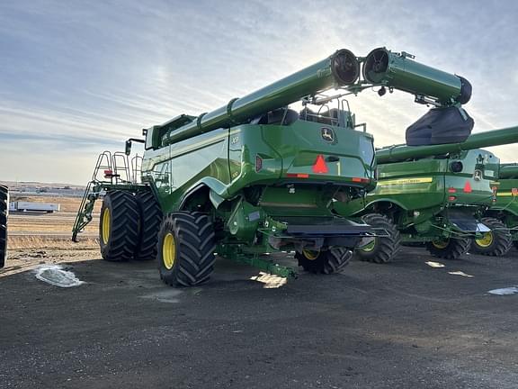 Image of John Deere X9 1100 equipment image 2