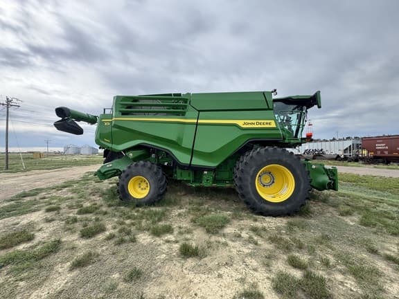 Image of John Deere X9 1100 equipment image 2