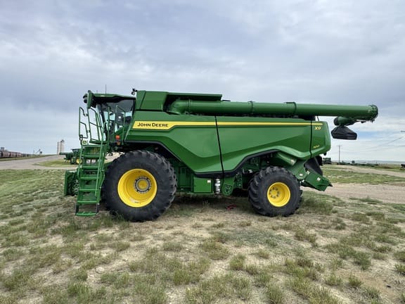 2024 John Deere X9 1100 Equipment Image0