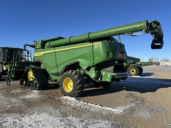 Image of John Deere X9 1100 equipment image 2