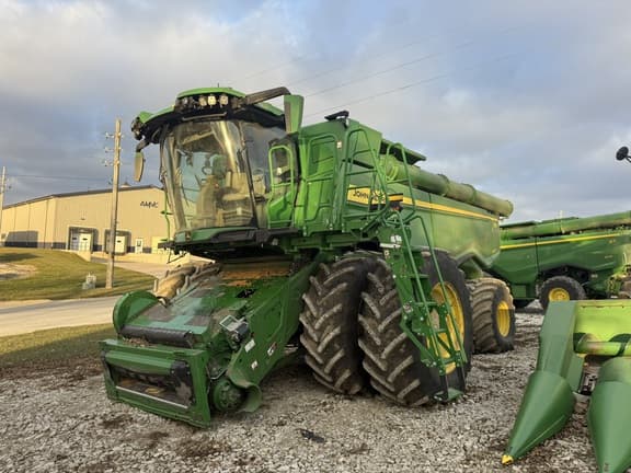 Image of John Deere X9 1100 equipment image 2
