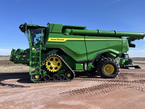 Image of John Deere X9 1100 equipment image 3