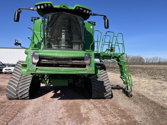 Image of John Deere X9 1100 equipment image 1