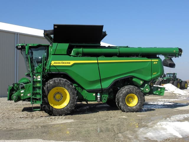 Image of John Deere X9 1100 equipment image 2