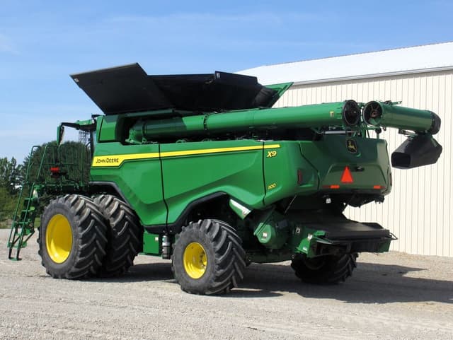Image of John Deere X9 1100 equipment image 4