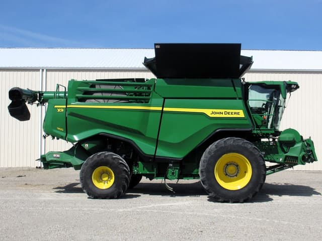 Image of John Deere X9 1100 equipment image 3