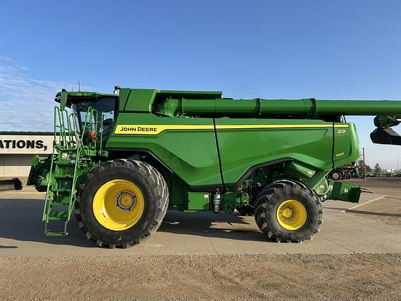Image of John Deere X9 1100 equipment image 1