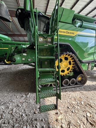 Image of John Deere X9 1100 equipment image 2