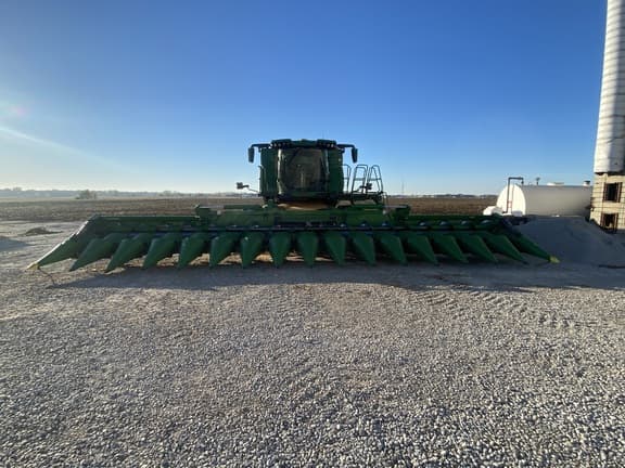 Image of John Deere X9 1100 equipment image 2