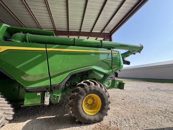 Image of John Deere X9 1100 equipment image 3