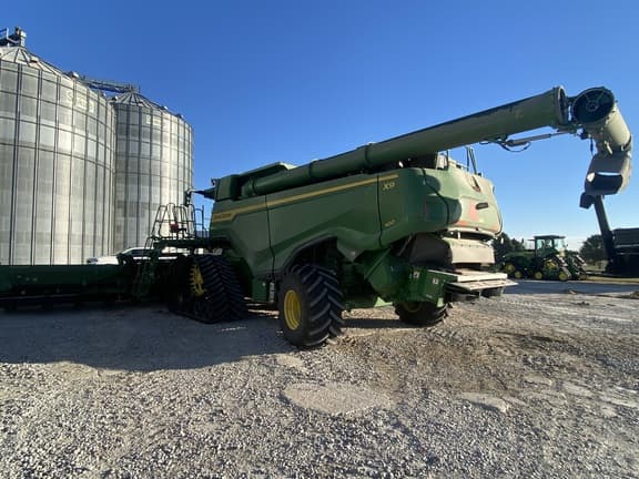 Image of John Deere X9 1100 equipment image 2