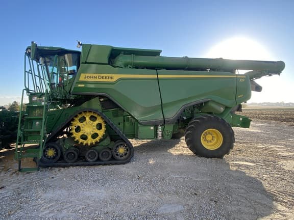 Image of John Deere X9 1100 equipment image 1