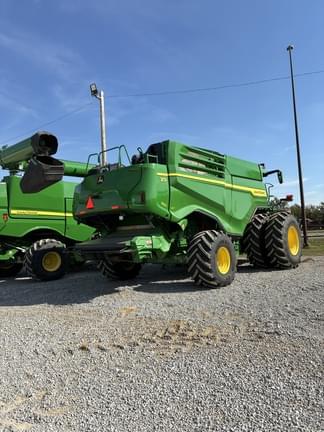 Image of John Deere X9 1100 equipment image 2