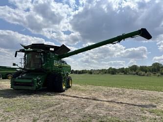 Image of John Deere X9 1100 equipment image 1
