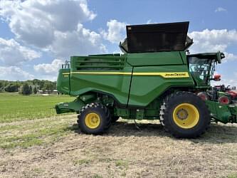 Image of John Deere X9 1100 equipment image 2