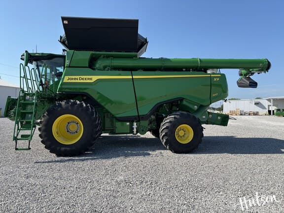 Image of John Deere X9 1100 equipment image 4