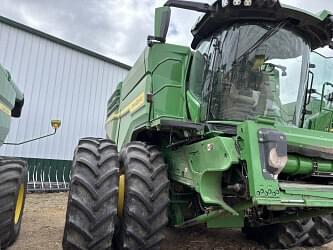 Image of John Deere X9 1100 equipment image 1
