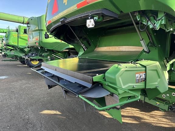 Image of John Deere X9 1100 equipment image 4
