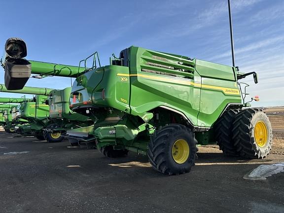 Image of John Deere X9 1100 equipment image 2