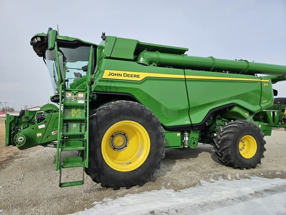 Image of John Deere X9 1100 equipment image 2