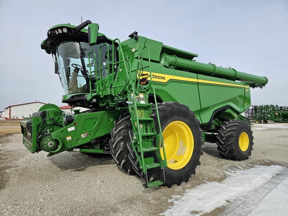 Image of John Deere X9 1100 equipment image 4