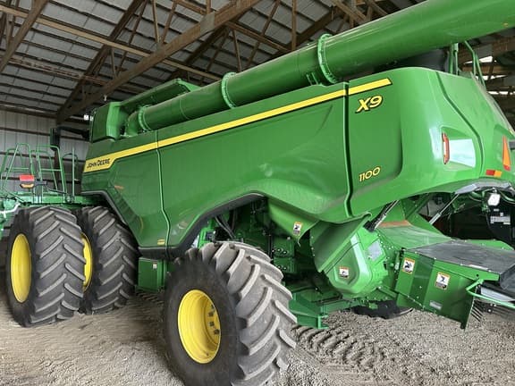 Image of John Deere X9 1100 equipment image 2