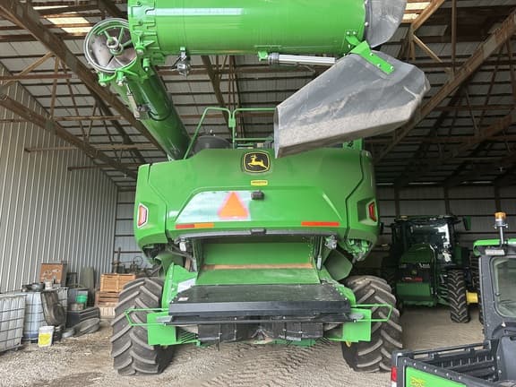 Image of John Deere X9 1100 equipment image 1