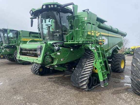 Image of John Deere X9 1100 equipment image 1
