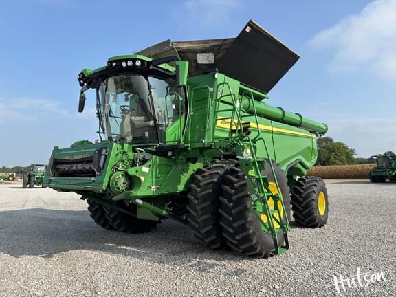 Image of John Deere X9 1100 equipment image 1