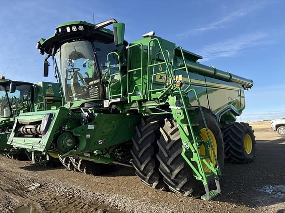 Image of John Deere X9 1100 equipment image 1