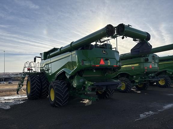 Image of John Deere X9 1100 equipment image 2