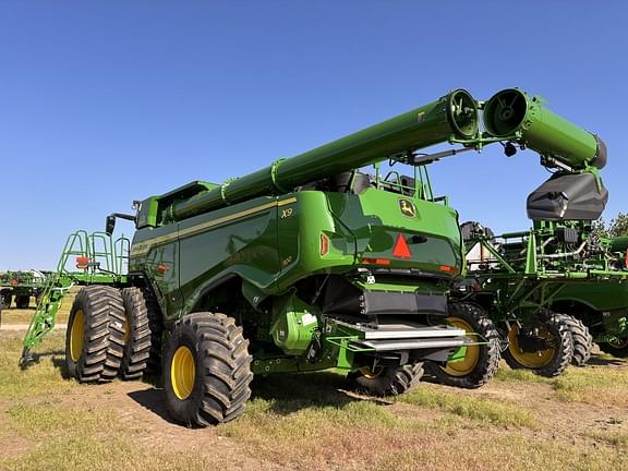 Image of John Deere X9 1100 equipment image 2