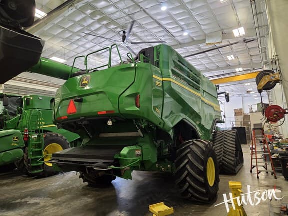 Image of John Deere X9 1100 equipment image 4